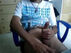 Large Dik Str8 Guy Jacks Off